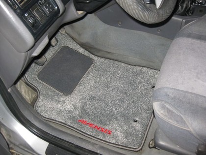 Ворсовые коврики на Toyota Avensis I 1997 - 2002 в Таганроге