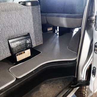 Коврики на Mitsubishi Delica 4 1994 - 2007 в Таганроге