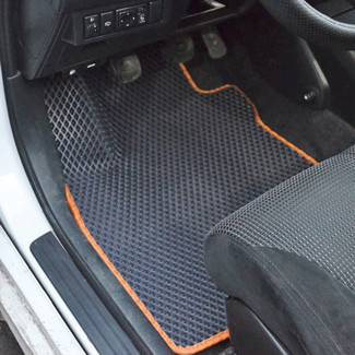 Ворсовые коврики на Nissan Tiida (C11) 2004 - 2014 в Таганроге