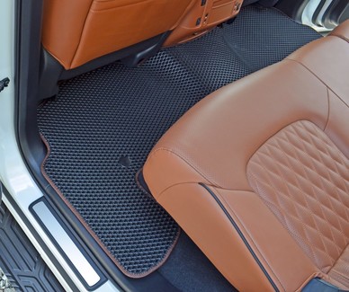 Ворсовые коврики на Infiniti QX56 II 2010 - 2014 в Таганроге