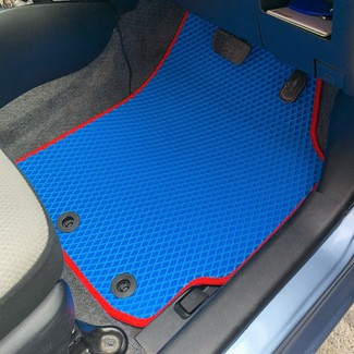 Ворсовые коврики на Toyota Vitz III 2010 - 2020 в Таганроге