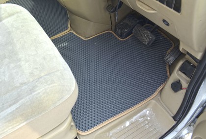 Ворсовые коврики на Nissan Serena (C24) 1999 - 2005 в Таганроге