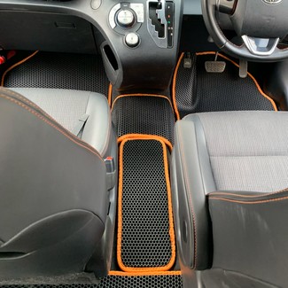 Ворсовые коврики на Toyota Sienta II 2015 - 2022 в Таганроге