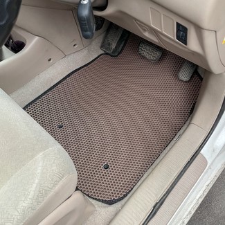 Коврики на Toyota Nadia 1998 - 2003 в Таганроге