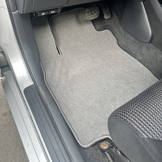 Ворсовые коврики на Nissan Tiida (C11) 2004 - 2014 в Таганроге