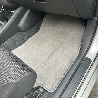 Ворсовые коврики на Nissan Tiida (C11) 2004 - 2014 в Таганроге