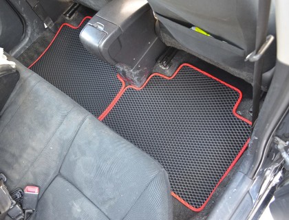 Ворсовые коврики на Toyota Yaris II 2005 - 2011 в Таганроге