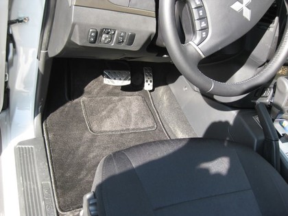 Ворсовые коврики на Mitsubishi Pajero IV 2006 - 2021 в Таганроге