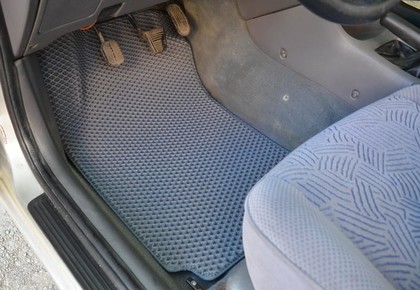 Ворсовые коврики на Toyota Avensis I 1997 - 2002 в Таганроге