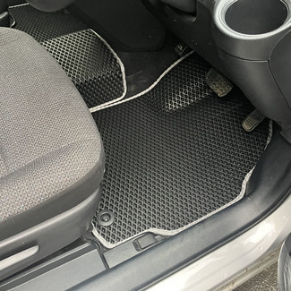 Ворсовые коврики на Toyota Sienta II 2015 - 2022 в Таганроге