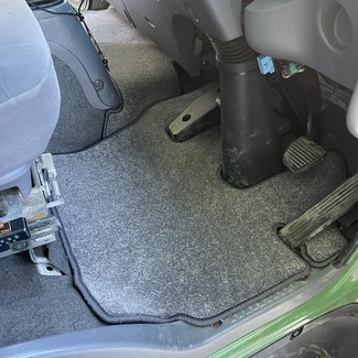 Ворсовые коврики на Isuzu Forward V широкая кабина 2007 - 2025 в Таганроге