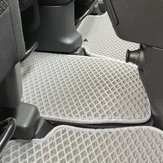 Ворсовые коврики на Nissan Serena (C26) 2010 - 2016 в Таганроге